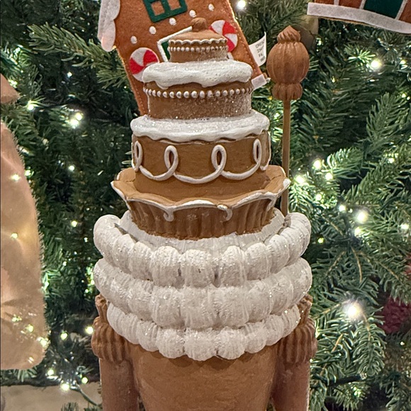 Peppermint square Gingerbread man nutcracker - Picture 6 of 8